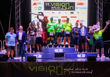 Foto von der Siegerehrung - am Stockerl auf dem 2. Platz zu sehen unser Walking-Team der Wikinger