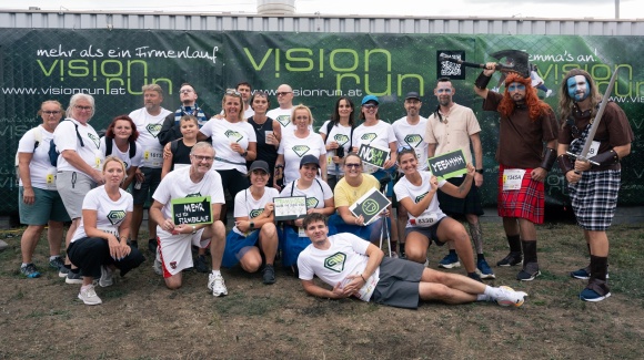 Gruppenfoto unserer Mitarbeiter*innen, die beim Vision Run mitgemacht haben